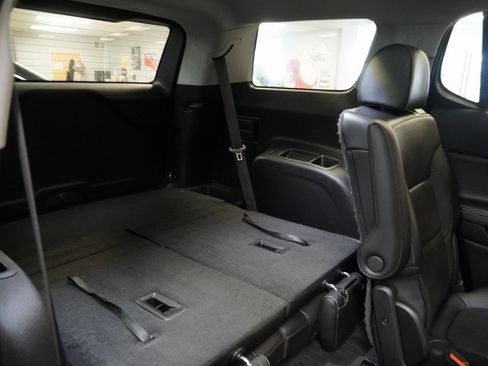 Used 2020 GMC Acadia SLT w/ Driver Alert Package II image 33