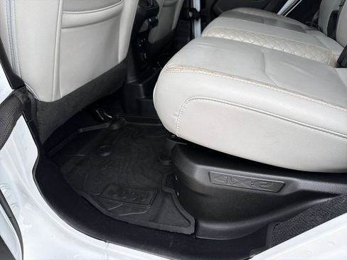 Used 2021 Jeep Wrangler Unlimited Sahara image 12