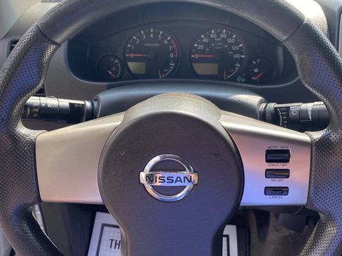 Used 2011 Nissan Frontier SV AWD/4WD image 9