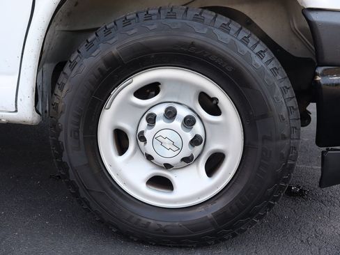 Used 2018 Chevrolet Express 2500 Extended RWD image 37