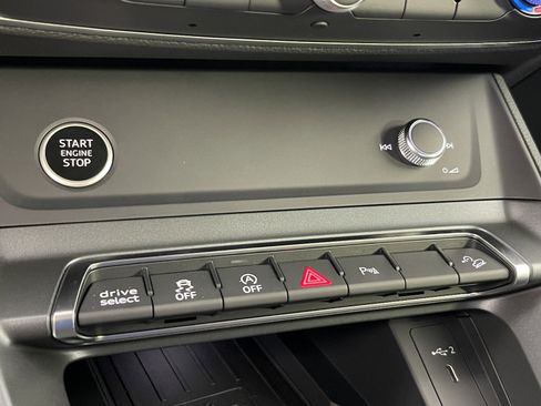 New 2025 Audi Q3 2.0T Premium image 32