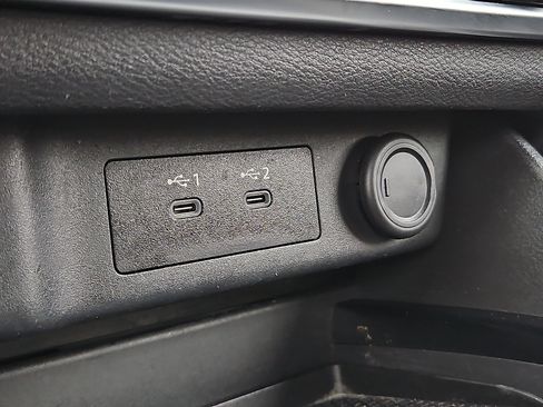 Certified 2025 Nissan Rogue SV image 21