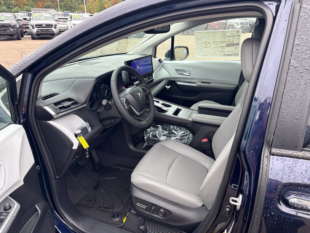 Used 2026 Toyota Sienna XLE AWD/4WD image 13