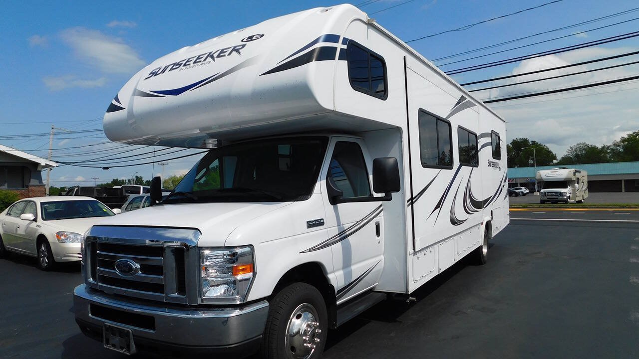 Used 2019 Ford E-450 and Econoline 450 Super Duty w/ Motorhome Prep Package RWD image 3
