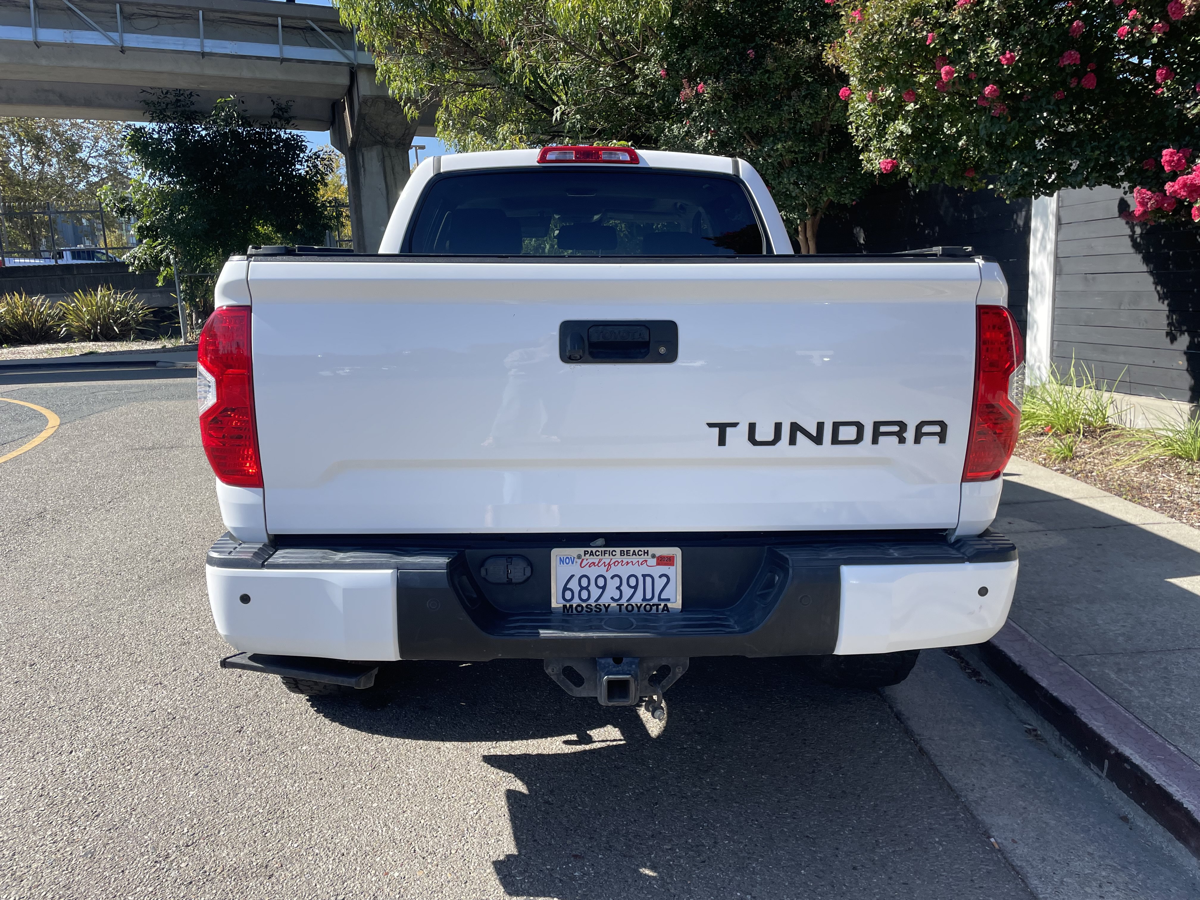 Used 2018 Toyota Tundra Limited w/ Limited Premium Package AWD/4WD image 12