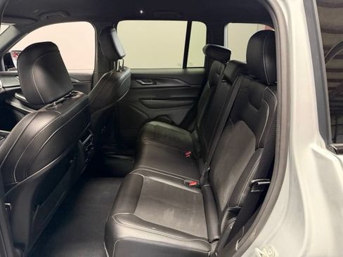 Used 2024 Jeep Grand Cherokee Altitude AWD/4WD image 19