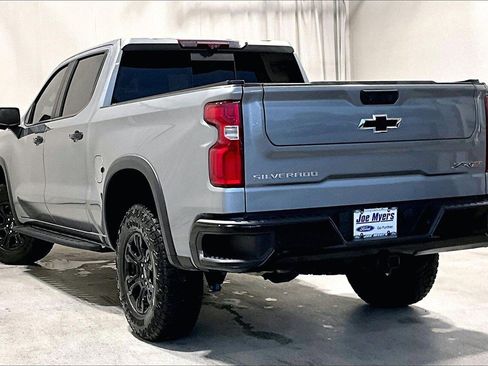 Used 2023 Chevrolet Silverado 1500 ZR2 w/ Technology Package image 10