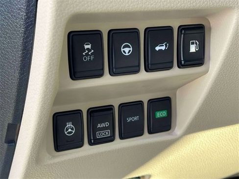 Used 2020 Nissan Rogue SL w/ Premium Package image 24