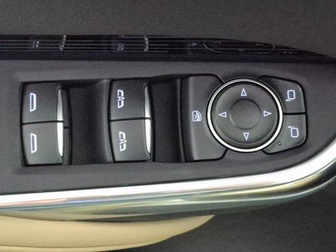 Used 2024 Cadillac XT4 Luxury w/ Cold Weather Package image 14