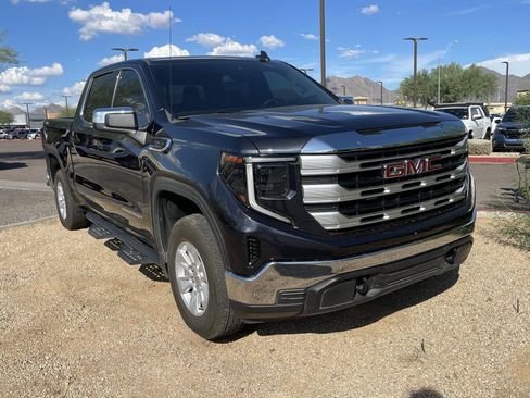 Used 2025 GMC Sierra 1500 SLE w/ Preferred Package AWD/4WD image 3
