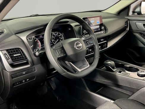 Certified 2026 Nissan Rogue SV AWD/4WD image 17