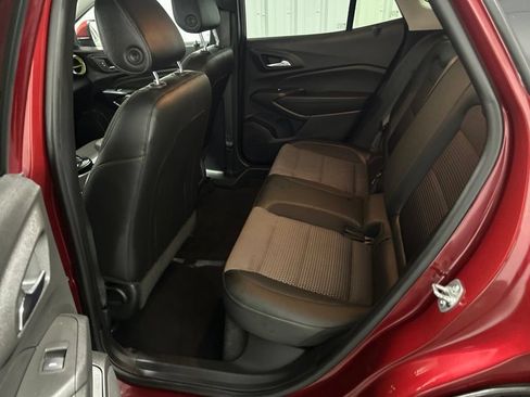 Used 2025 Chevrolet Trax LT FWD image 9
