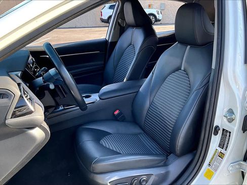 Certified 2021 Toyota Camry SE image 8