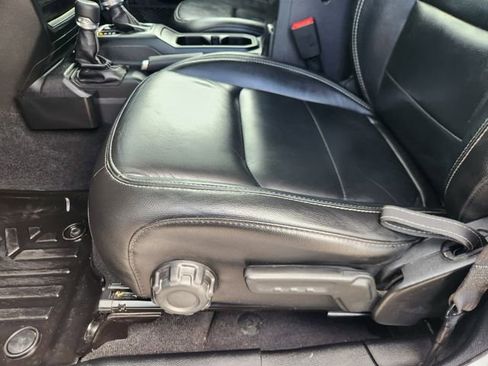 Used 2018 Jeep Wrangler Unlimited Sahara AWD/4WD image 23