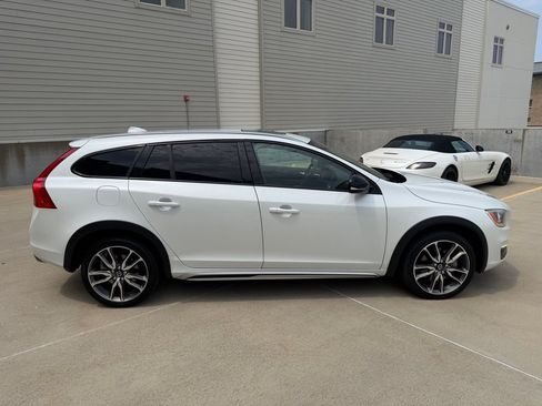 Used 2016 Volvo V60 T5 Cross Country AWD/4WD image 6