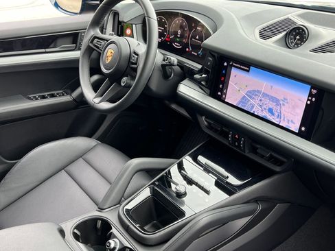 Certified 2024 Porsche Cayenne w/ Premium Package AWD/4WD image 14