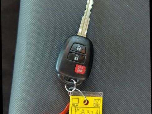 Used 2016 Toyota Highlander LE image 31