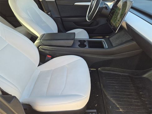 Used 2021 Tesla Model 3 Standard Range Plus image 9