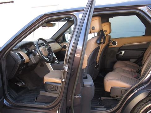 Used 2023 Land Rover Discovery Metropolitan Edition AWD/4WD image 13