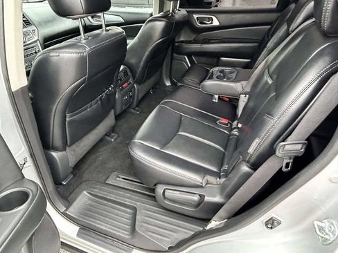 Used 2019 Nissan Pathfinder SL AWD/4WD image 8