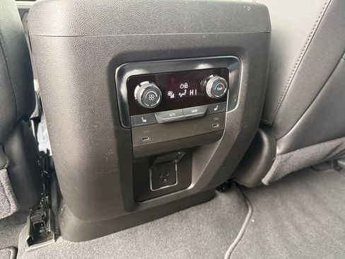 Certified 2025 Chevrolet Suburban High Country image 28