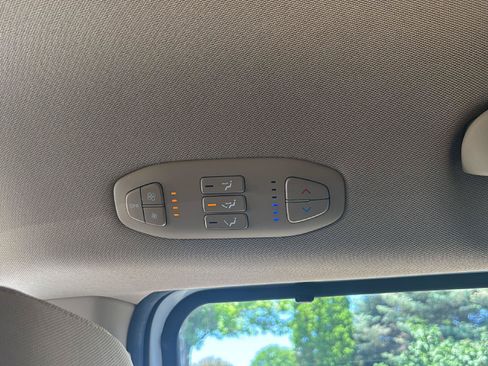 Used 2015 Kia Sedona LX w/ LX Convenience Package FWD image 18