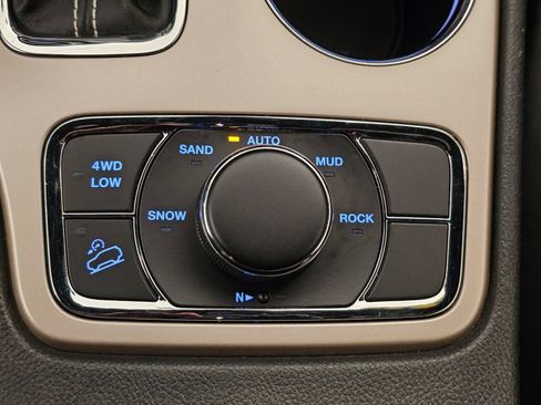 Used 2017 Jeep Grand Cherokee Limited AWD/4WD image 13
