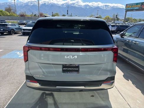 Used 2025 Kia Carnival SX FWD image 5