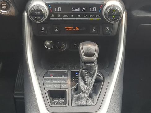 Used 2021 Toyota RAV4 XLE w/ Convenience Package AWD/4WD image 18