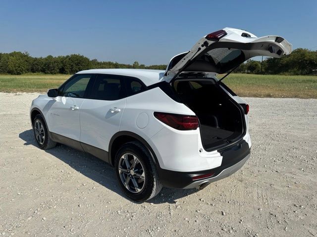 Used 2025 Chevrolet Blazer LT FWD image 4