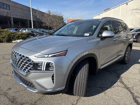 Used 2023 Hyundai Santa Fe Limited image 3