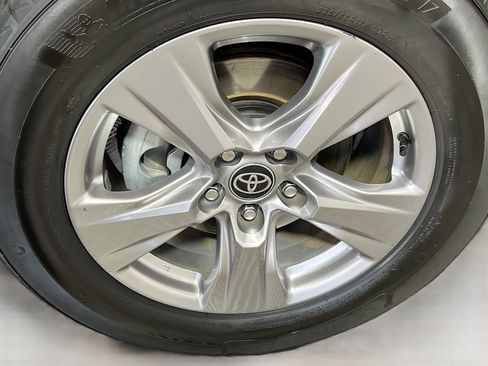 Used 2023 Toyota RAV4 XLE w/ Convenience Package image 14