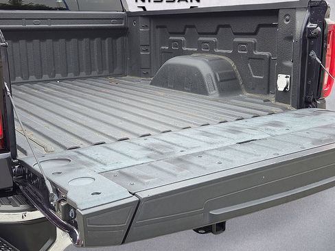 Used 2022 GMC Sierra 1500 SLT AWD/4WD image 9