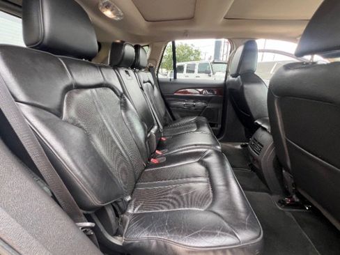 Used 2012 Lincoln MKX FWD image 12