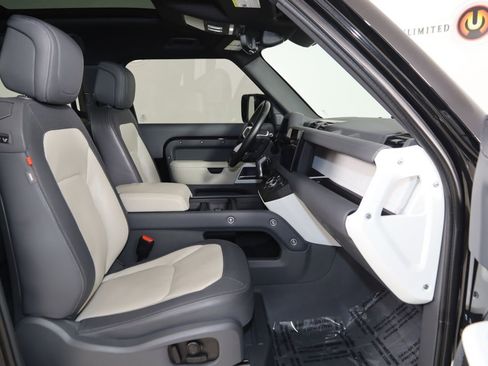 Used 2023 Land Rover Defender 90 X-Dynamic SE AWD/4WD image 13