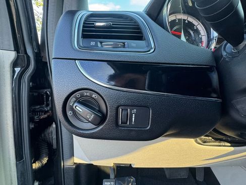 Used 2019 Dodge Grand Caravan SXT FWD image 14