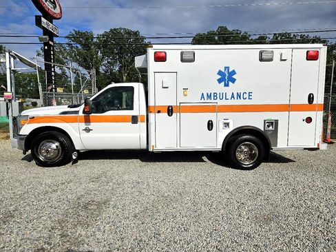 Used 2016 Ford F350 XLT image 2