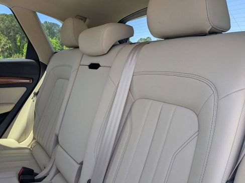 Used 2023 Audi Q5 2.0T Premium w/ Convenience Package AWD/4WD image 34