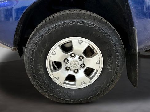 Used 2015 Toyota Tacoma 4x4 Double Cab w/ TRD Off-Road Package image 9