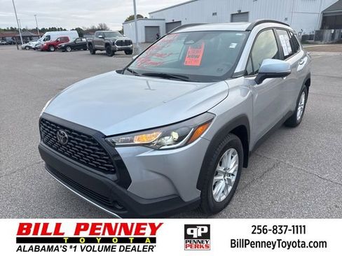 Used 2024 Toyota Corolla Cross LE w/ Moonroof Package image 1