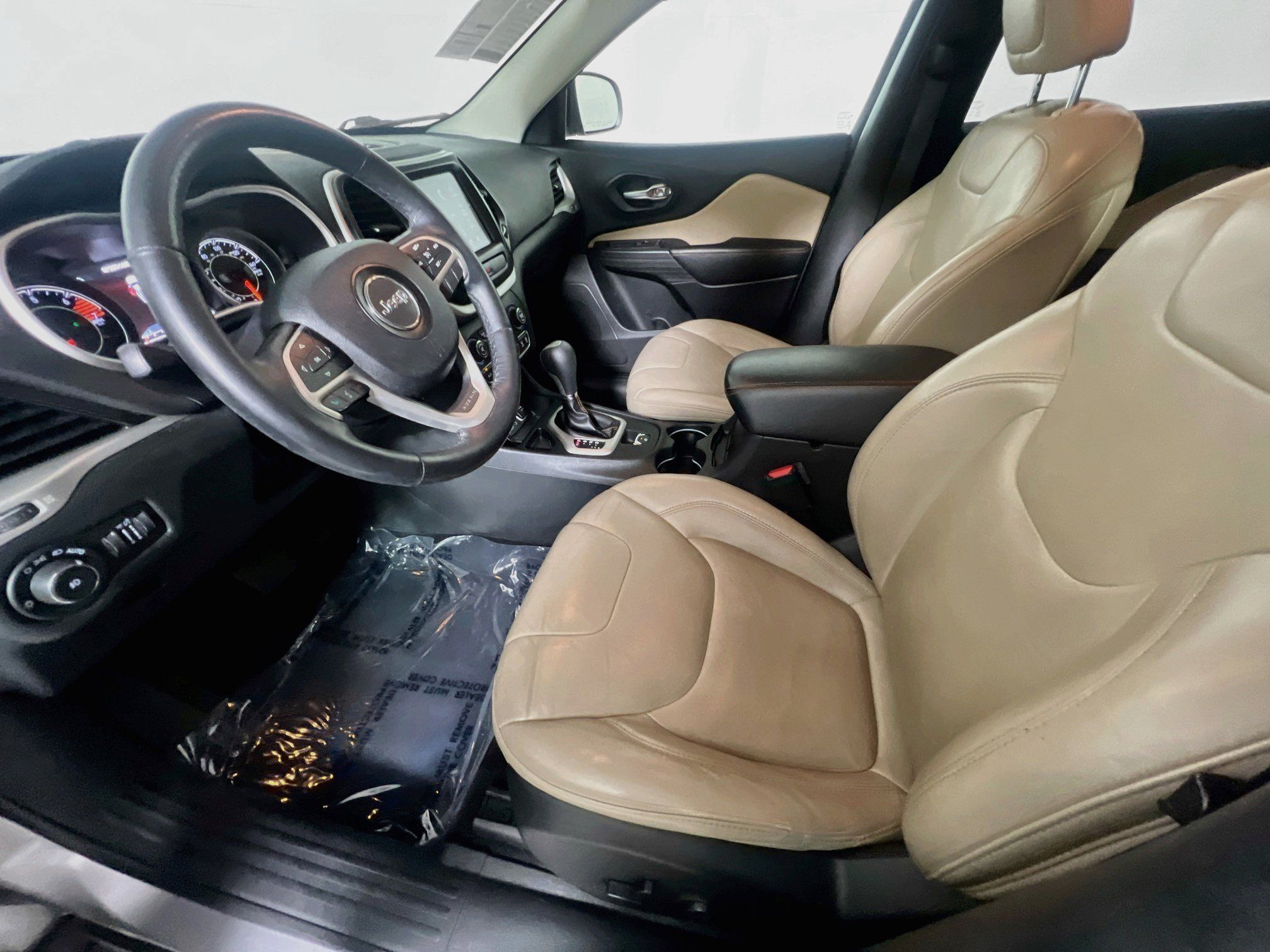 Used 2016 Jeep Cherokee Limited FWD image 15