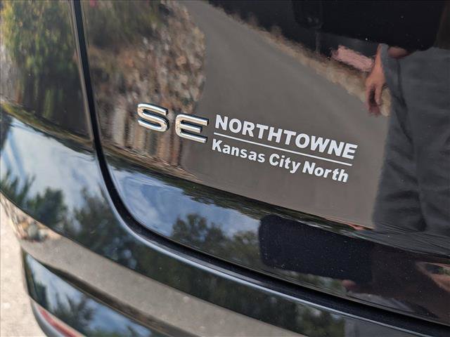 Used 2024 Volkswagen Atlas Cross Sport SE AWD/4WD image 23