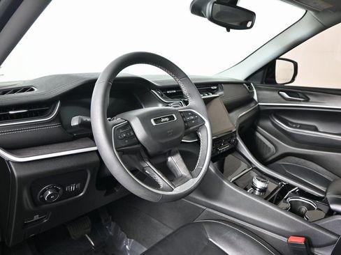 Used 2023 Jeep Grand Cherokee Limited w/ Black Appearance Package image 23