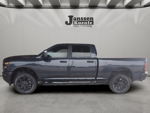 Used 2025 RAM 2500 Big Horn AWD/4WD image 1