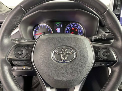 Used 2019 Toyota RAV4 XLE Premium image 16