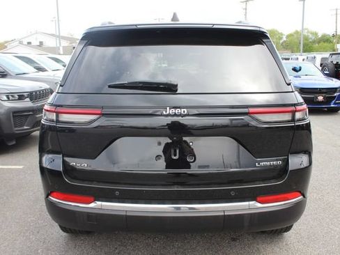 Used 2023 Jeep Grand Cherokee Limited AWD/4WD image 31