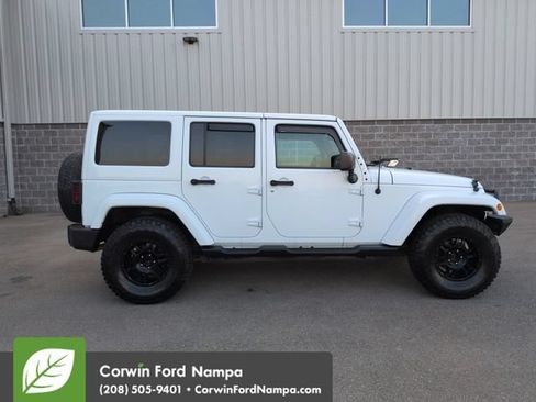 Used 2018 Jeep Wrangler Unlimited Sahara w/ Max Tow Package AWD/4WD image 2
