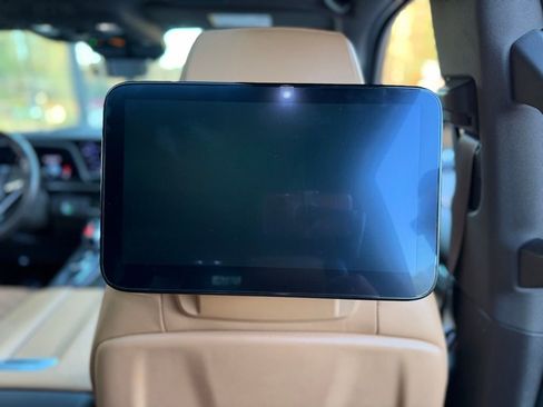 Used 2023 Cadillac Escalade Premium Luxury image 37