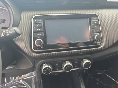 Used 2018 Nissan Kicks S FWD image 19