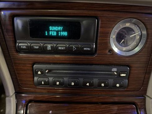 Used 2002 Cadillac Escalade EXT image 27